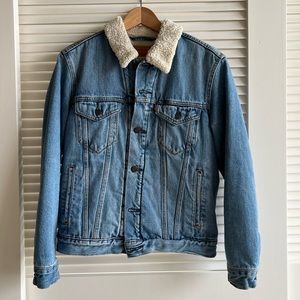 Levi’s womens Sherpa denim jacket.  Size S.